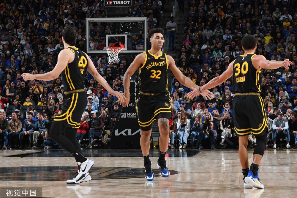 面对灰熊的 面对灰熊的